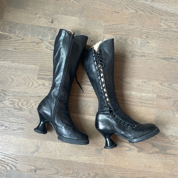 Black leather John Fluevog Sugar corset boots designer size 7 very good used - Picture 2 of 10